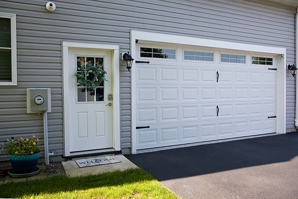 24/7 Emergency Garage Door Panel Replacement experts in Brown County County, IL